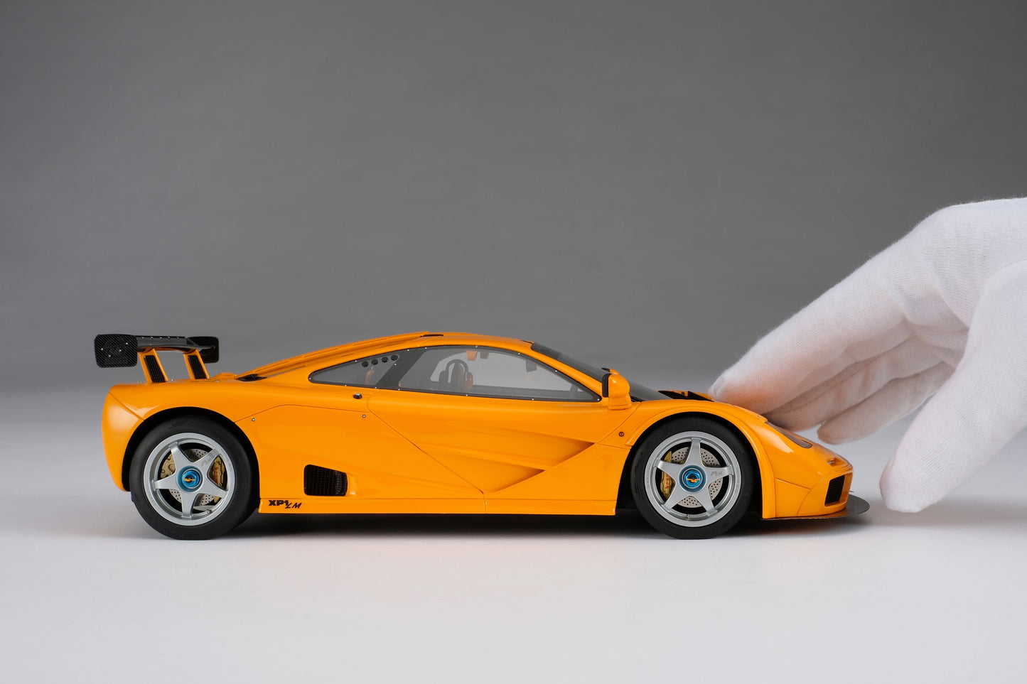 Amalgam 1/18 McLaren F1LM yellow simulation car model birthday gift ornament