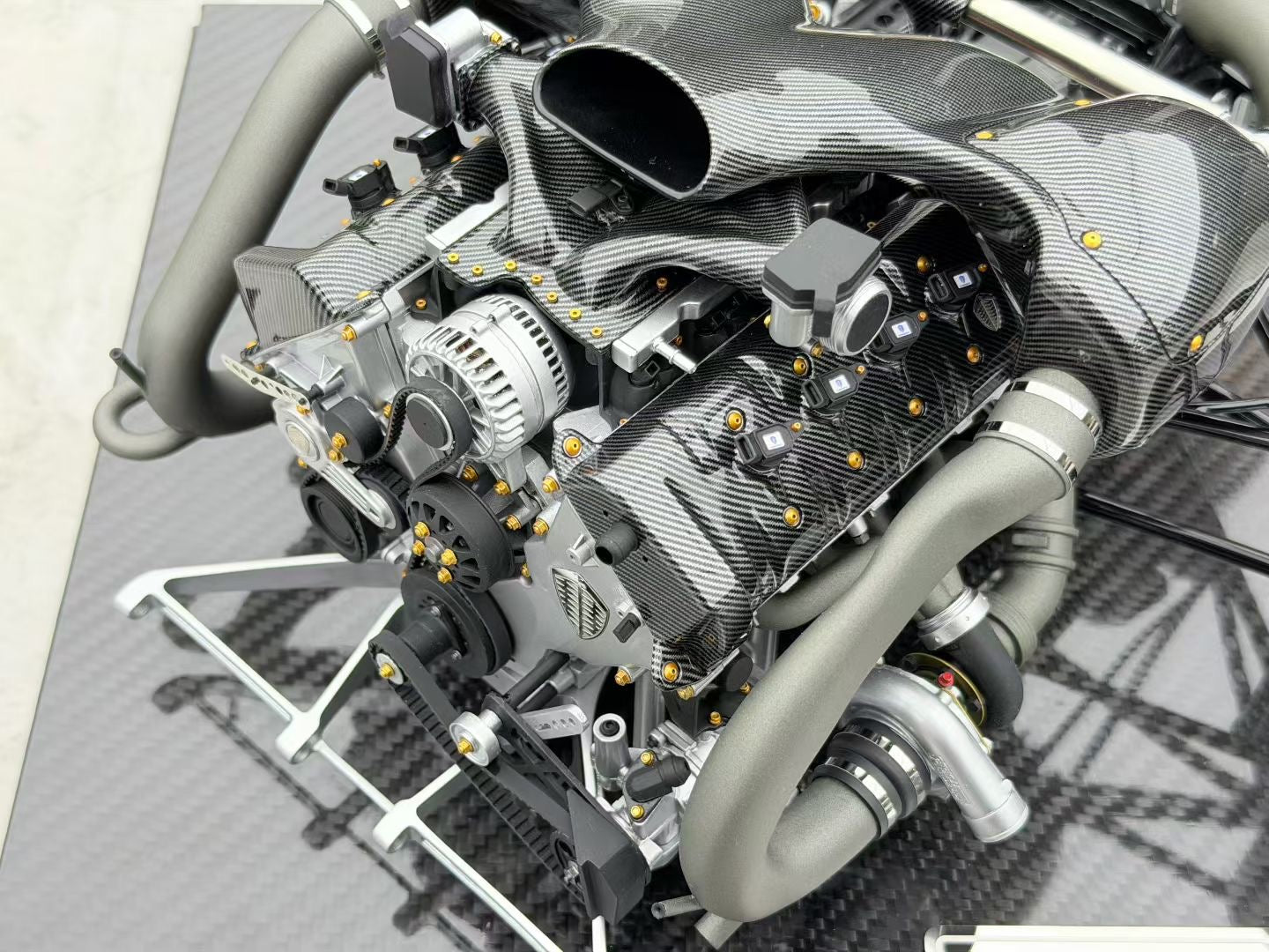 FA 1:6 Koenigsegg One:1 Engine Model 925/999 DDJ064