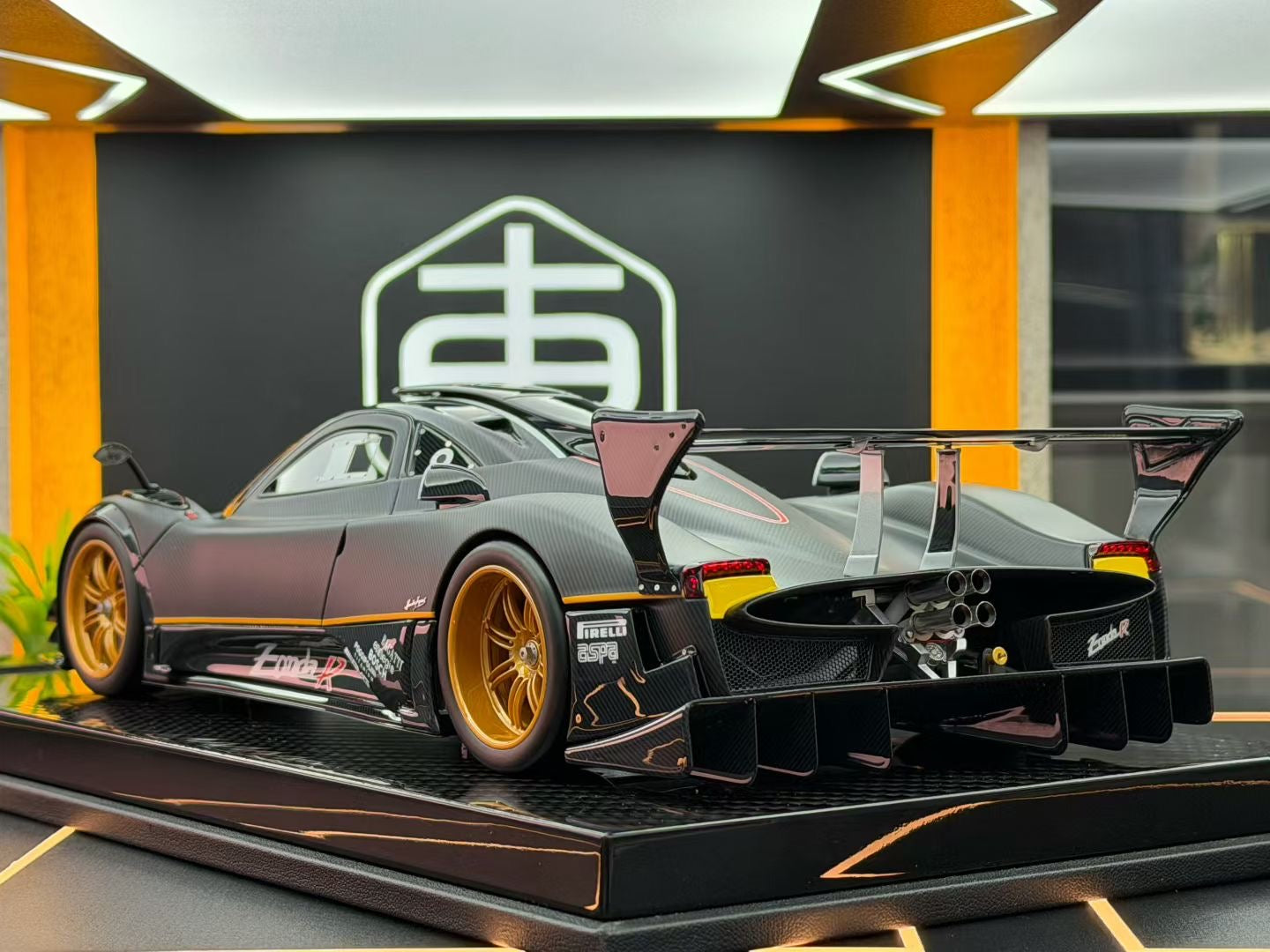 KASH MODEL 1/18 Pagani ZONDA R Matte Carbon Black KPZR001