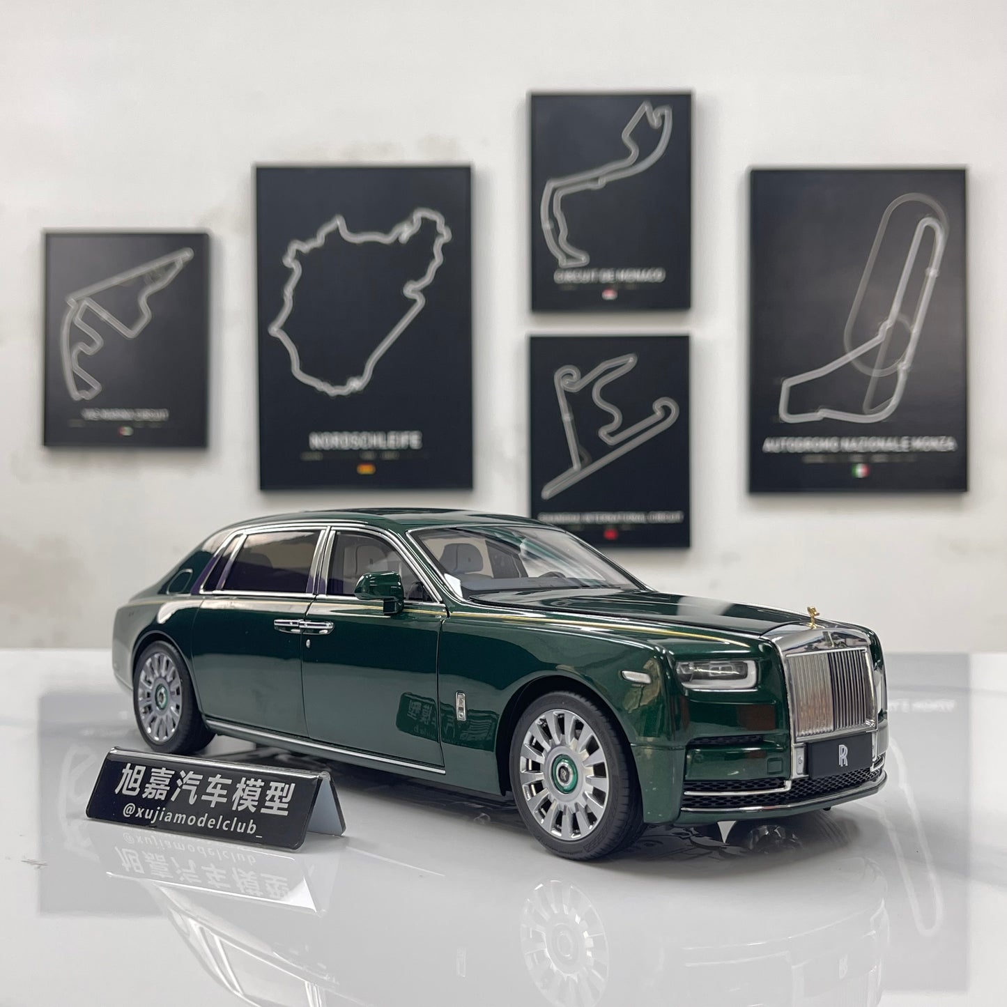 ZP 1/18 Rolls-Royce Phantom VIII (Gold Badge/Luggage Set Edition) – Peninsula Green (ZP117)