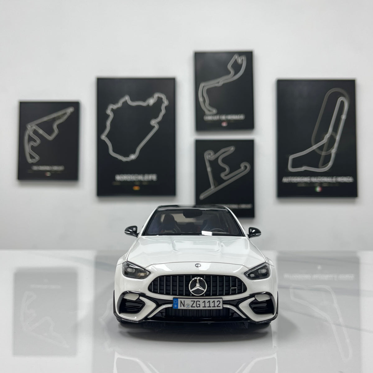 NZG 1/18 Mercedes-AMG C63 S E-Performance, Gloss White (111200040)
