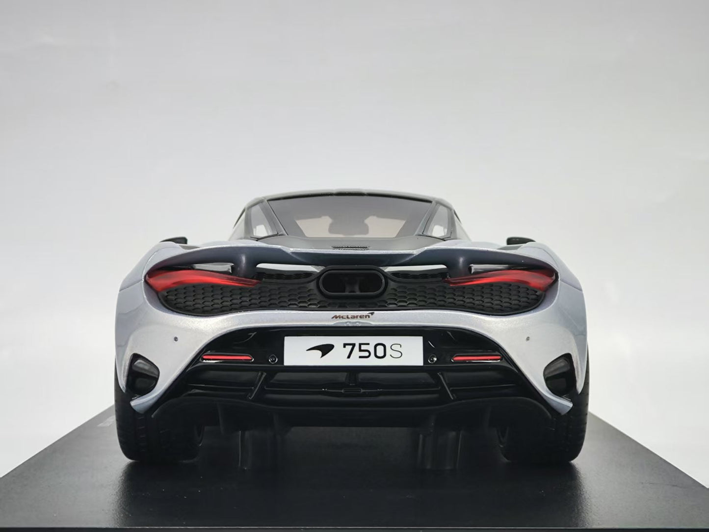 Topspeed 1/18 McLaren 720s Silver Resin Model TS0546