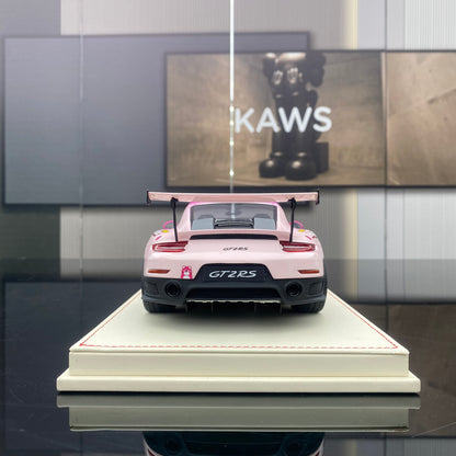 Vehículo Art1/18 Porsche 911 GT2RS Weissach Modelo de paquete