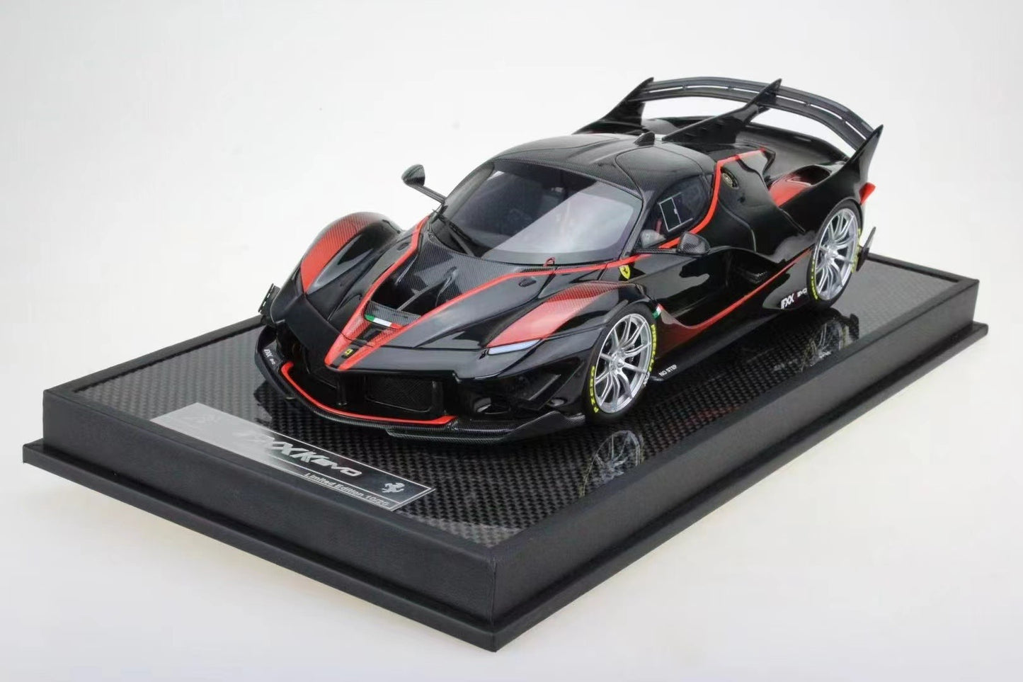 Runner 1/18 Ferrari FXX K EVO resin model