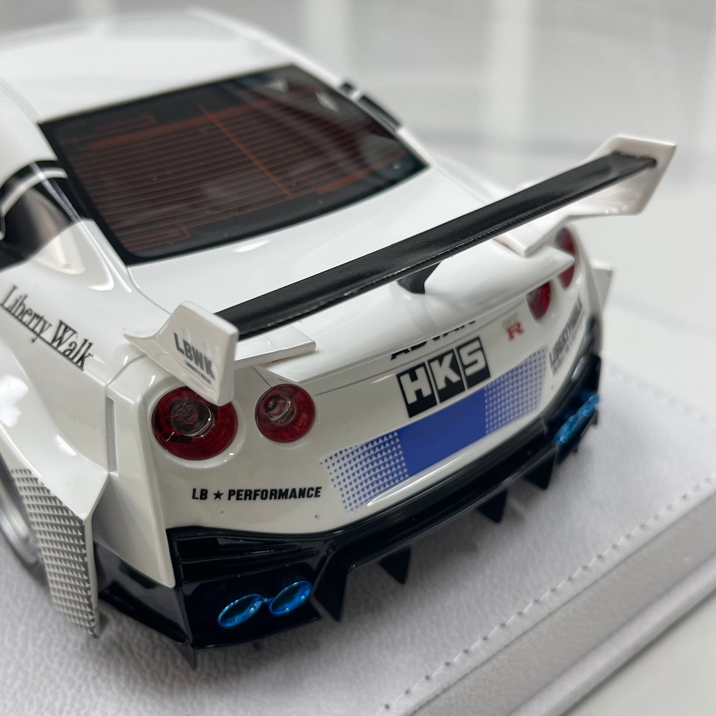BBA MODEL 1/18 Nissan GTR 35GT-RR Blue and White Limited Edition Model Car
