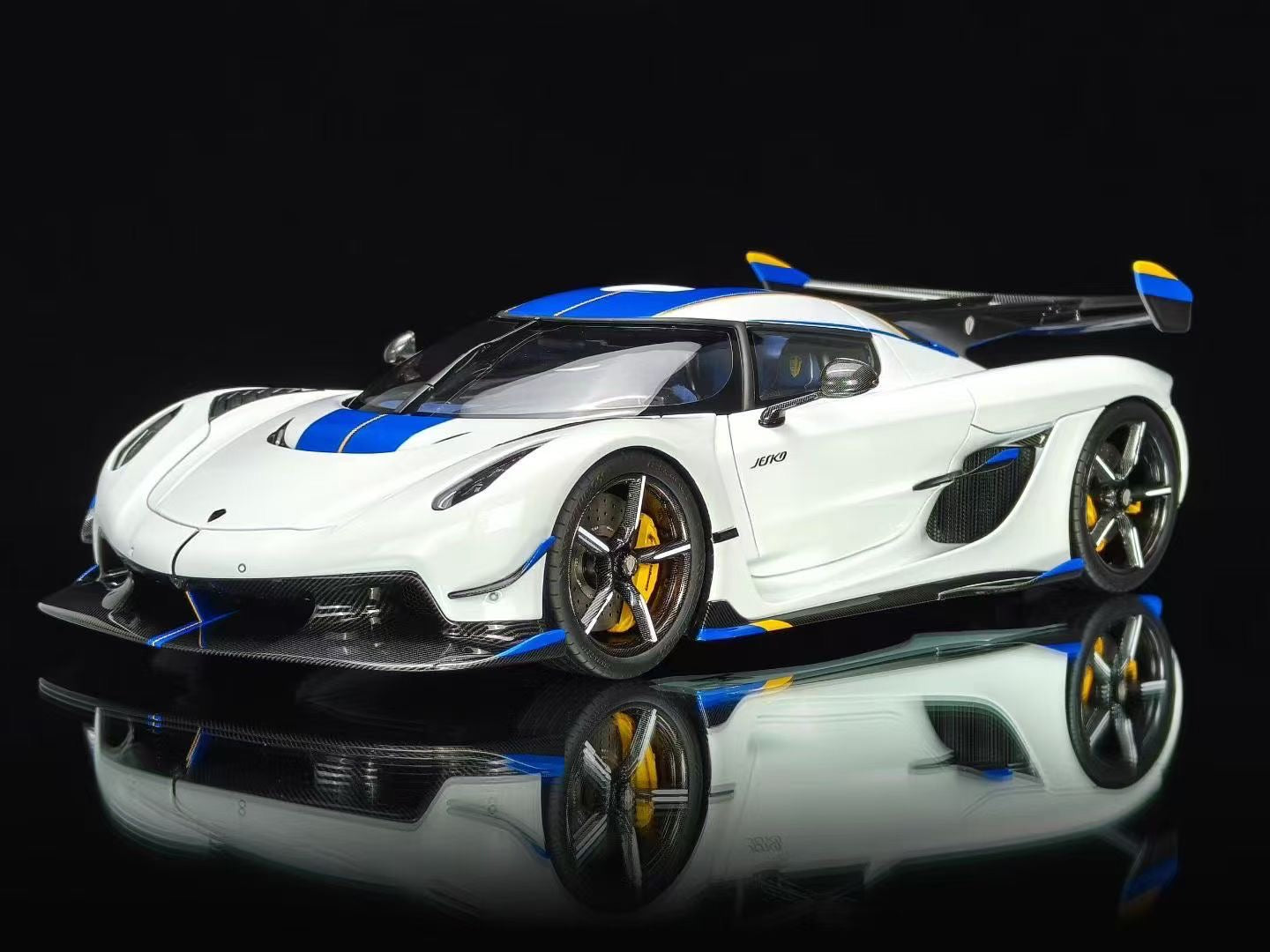 Frontiart 1/18 Koenigsegg Jesko Crystal White