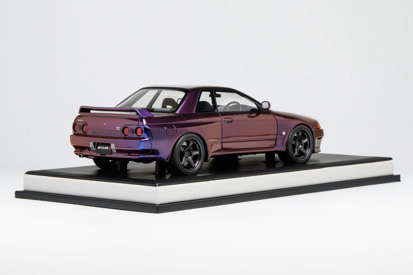 MOTORHELIX 1/18 Nissan Skyline GT-R (R32) Customized Version