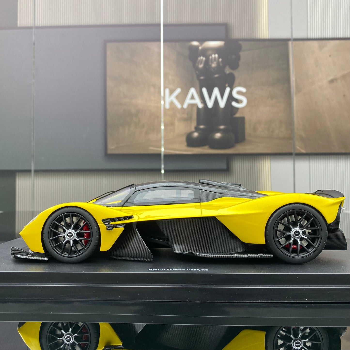 Topspeed 1/18 Aston Martin Valkyrie Sunburst simulation car model ornament