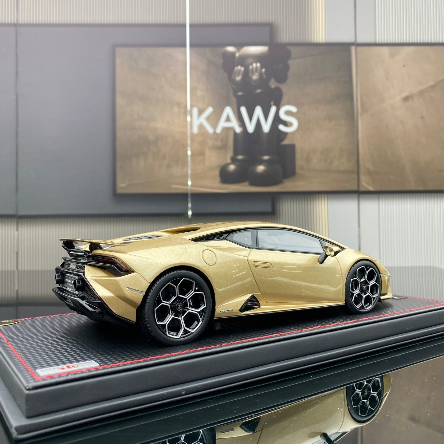 Lamborghini Huracan LP640-2 Tecnica Sunburst Gold Edición Limitada a escala 1/18