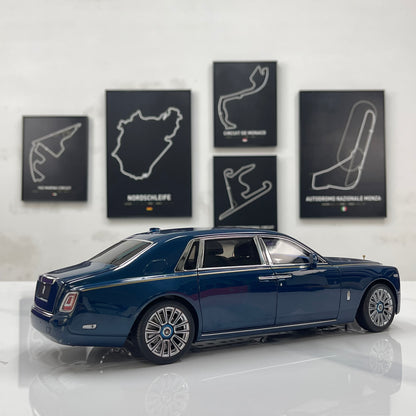 ZP 1/18 Rolls-Royce Phantom VIII (Gold Badge / Leather Suitcase Edition) – Pikes Peak Blue (ZP118)