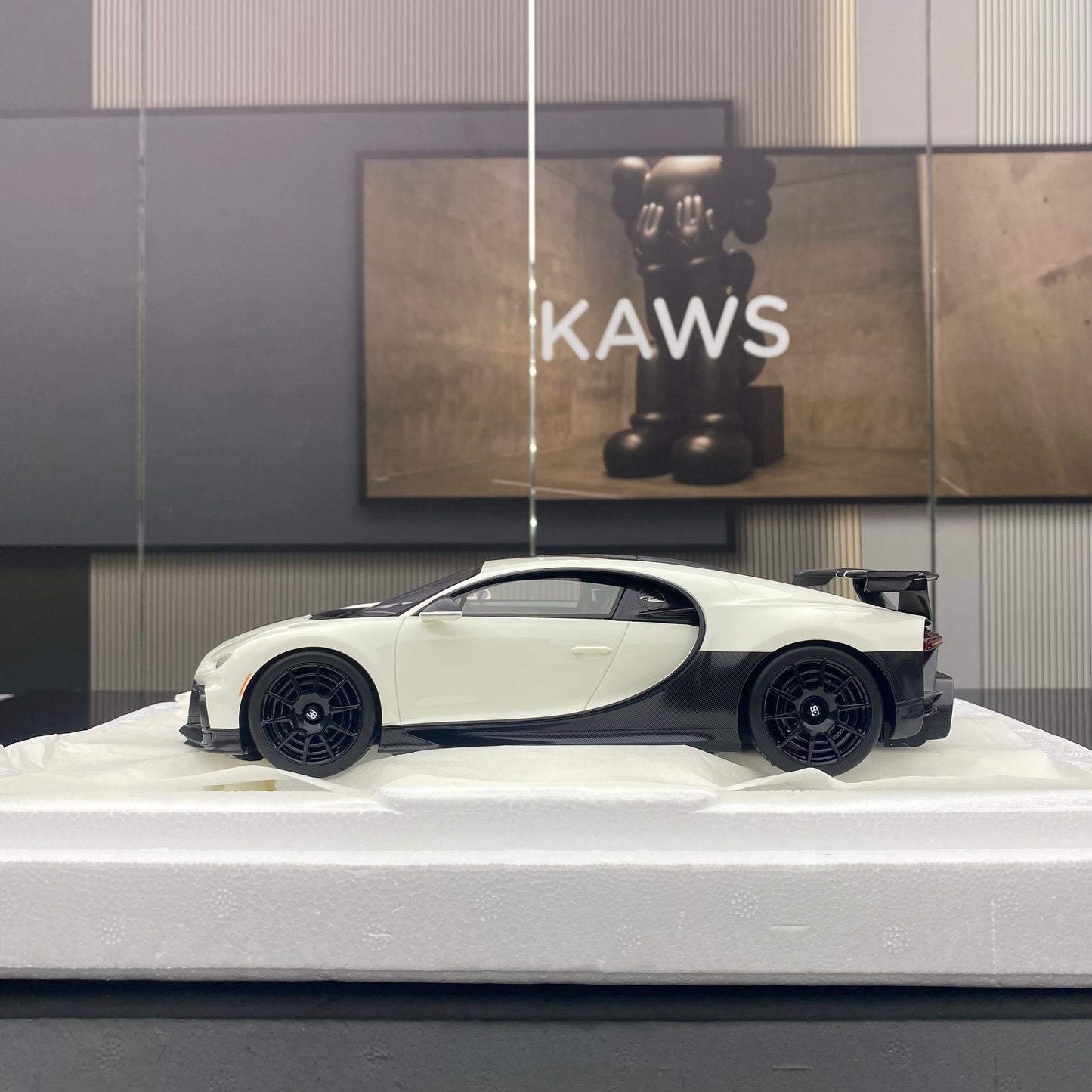 TopSpeed 1/18 Bugatti Chiron Pur Sport simulation car model
