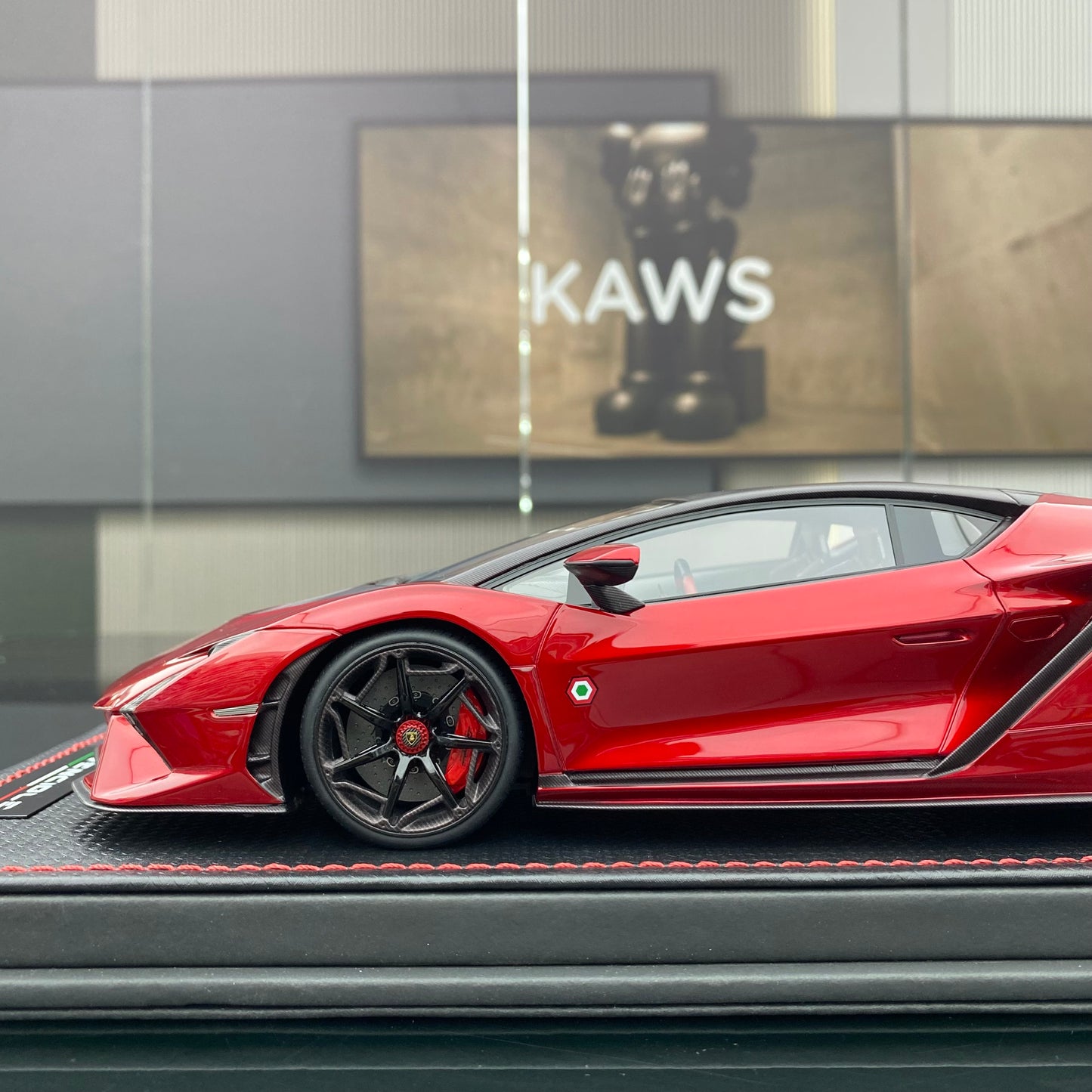 MR 1/18 Lamborghini Invencible coche deportivo con techo rígido rojo metalizado modelo de coche de edición limitada