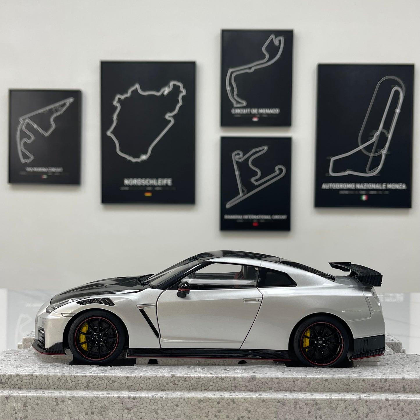 MOTORHELIX 1/18 Nissan GT-R NISMO (R35) Special Edition 2022 Ultimate Metallic Silver Alloy Model Car