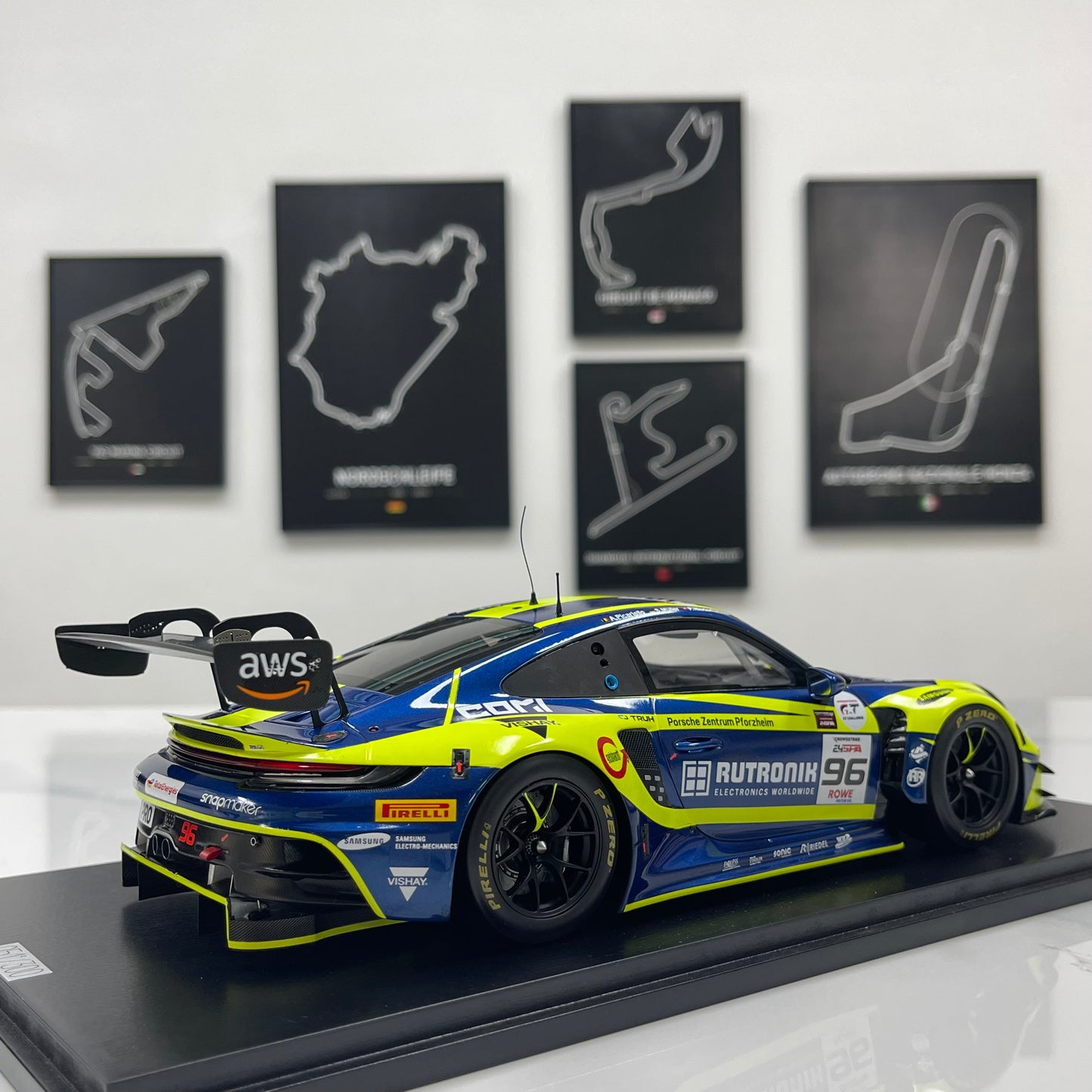 Spark 1/18 Porsche 911 (992) GT3 R – 2025 Spa 24 Hours Runner-up (Green Livery) – 18SB081