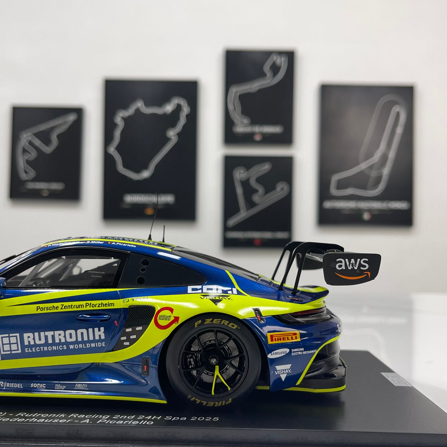 Spark 1/18 Porsche 911 (992) GT3 R – 2025 Spa 24 Hours Runner-up (Green Livery) – 18SB081