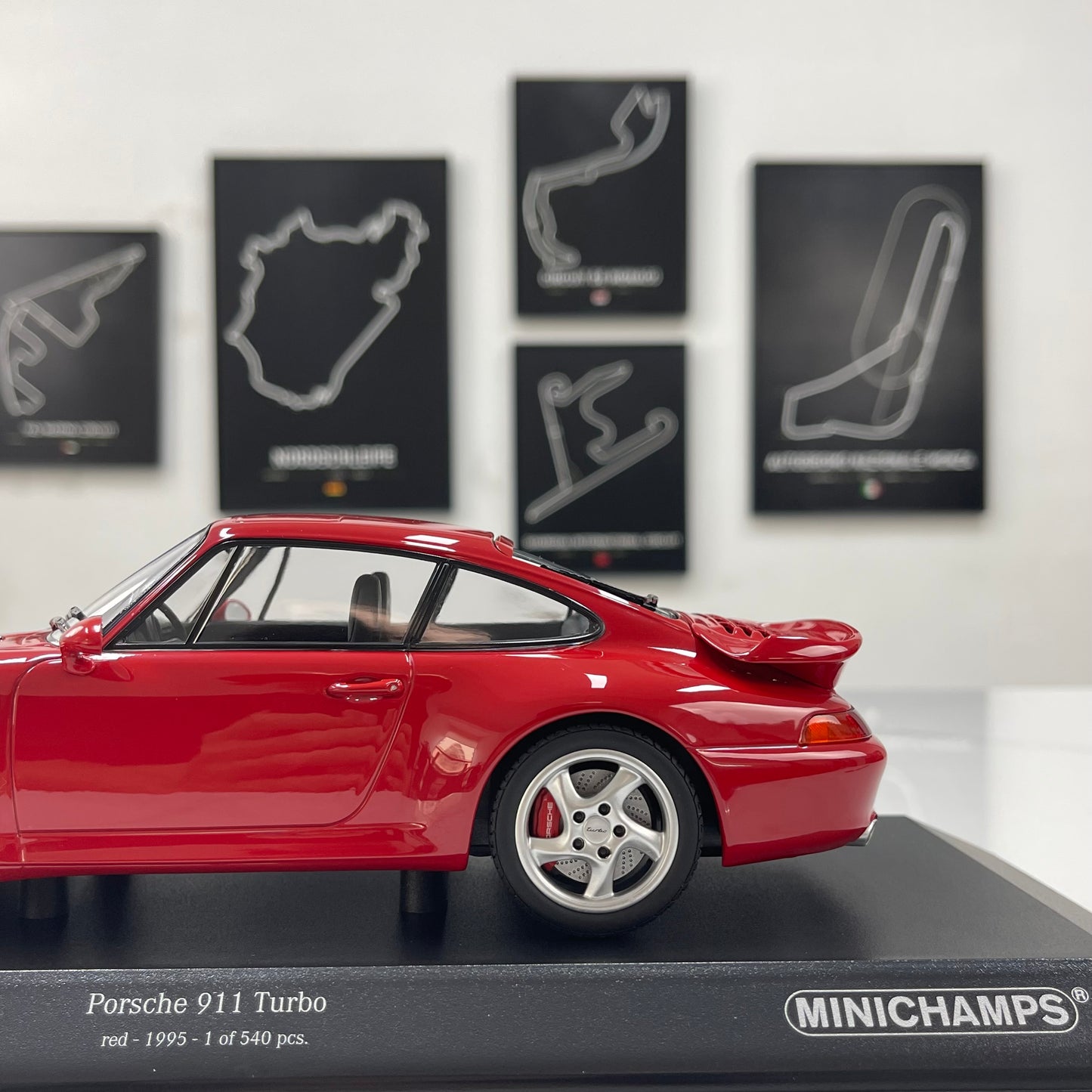 MINICHAMPS 1/18 Porsche 911 (993) Turbo (1995) Red 155061170