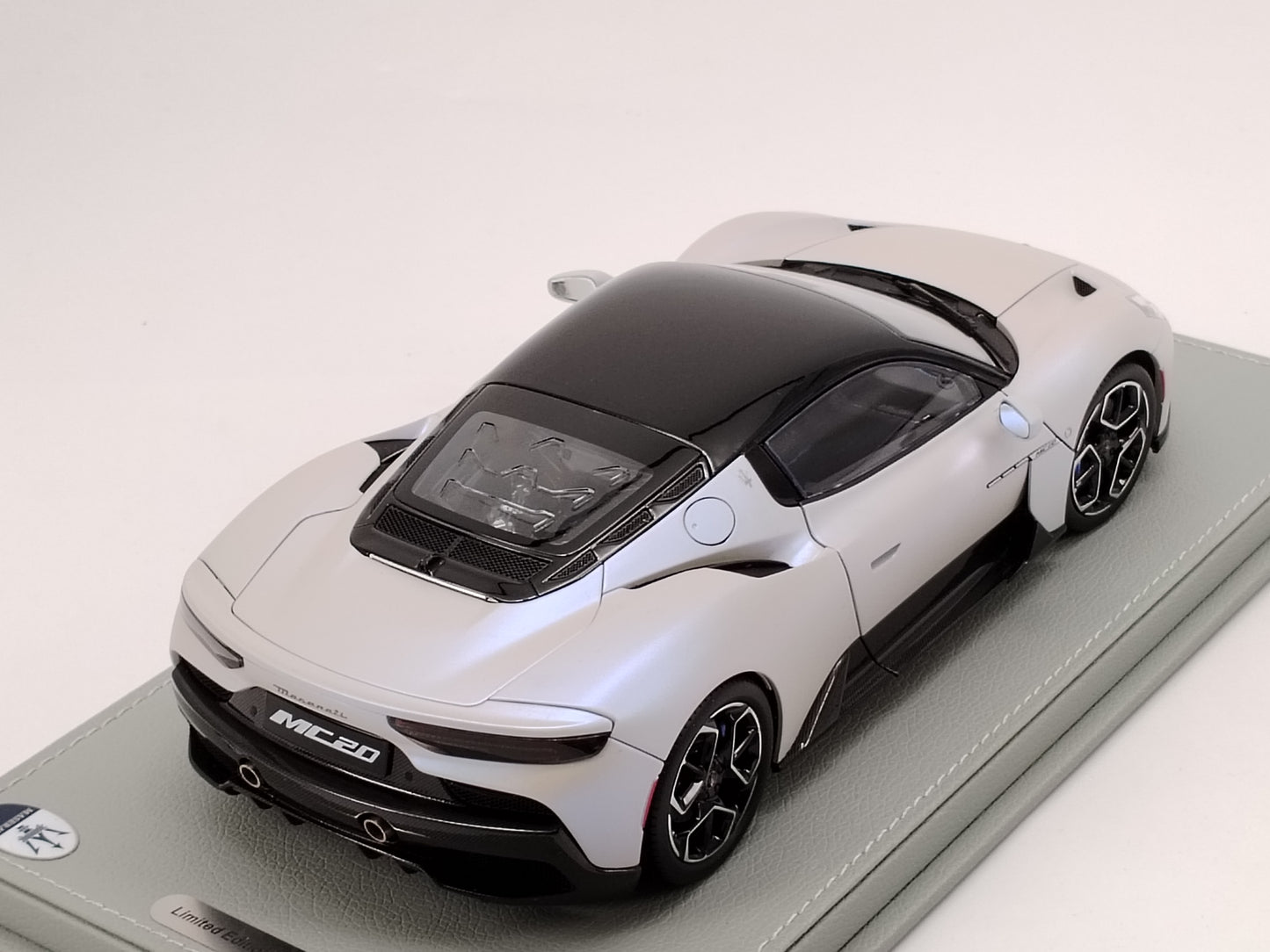 BBR 1/18 Maserati MC20 leather base white alloy model car HE180051ABBR