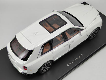 ZP 1/8 Rolls-Royce Cullinan Fully Open with Sunroof Lighted Version White High-end Car Model Ornaments