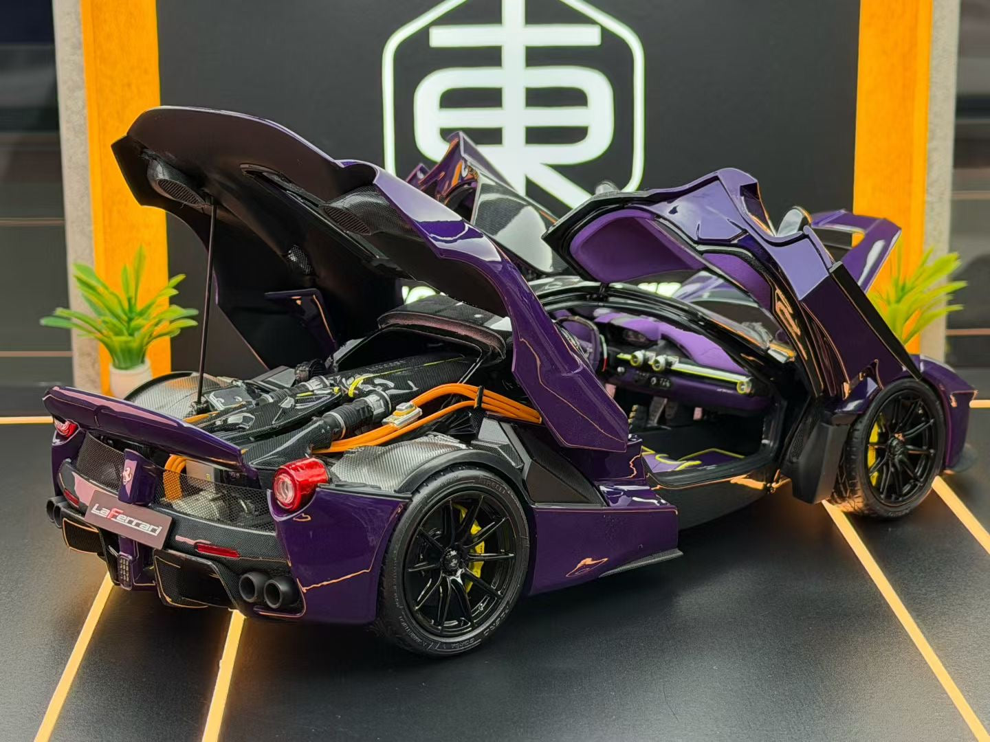 BBR 1:18 Ferrari LaFerrari Alloy Fully Open, Dubai Purple BB8182237
