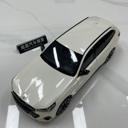MINICHAMPS 1/18 BMW i5 M60 Touring 2024 Metallic White 110023601