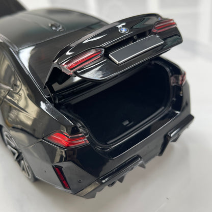 MINICHAMPS 1/18 BMW M5 2024 Metallic Black 110023801