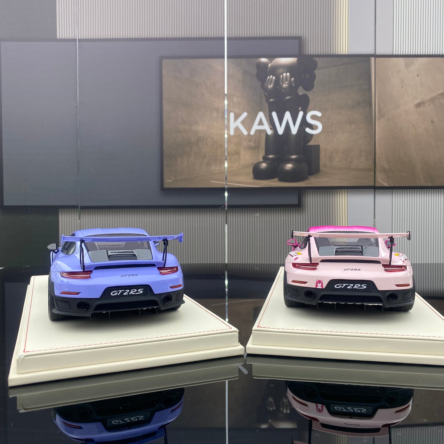 Vehículo Art1/18 Porsche 911 GT2RS Weissach Modelo de paquete