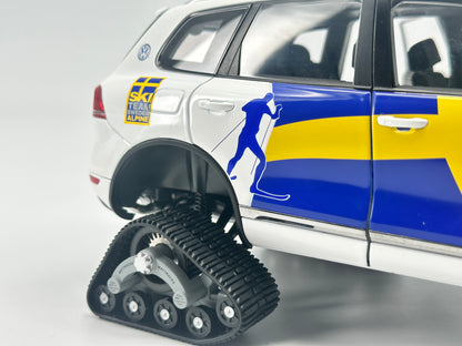 Kyosho 1/18 Volkswagen Touareg Snowmobile Alloy Simulation Model Car Ornaments Birthday Gift