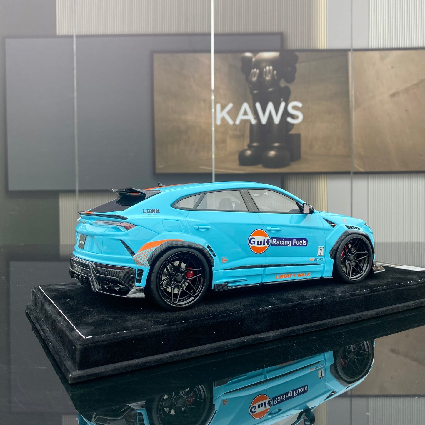 IVY Merit 1/18 Lamborghini URUS modified version resin sealed simulation car model ornaments