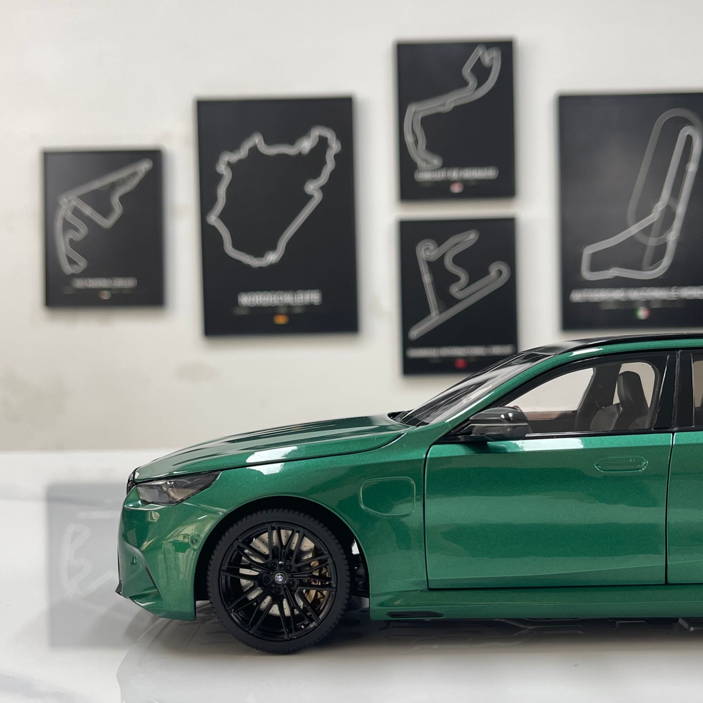 MINICHAMPS 1/18 BMW M5 Touring (2024) – Metallic Green – 110023902