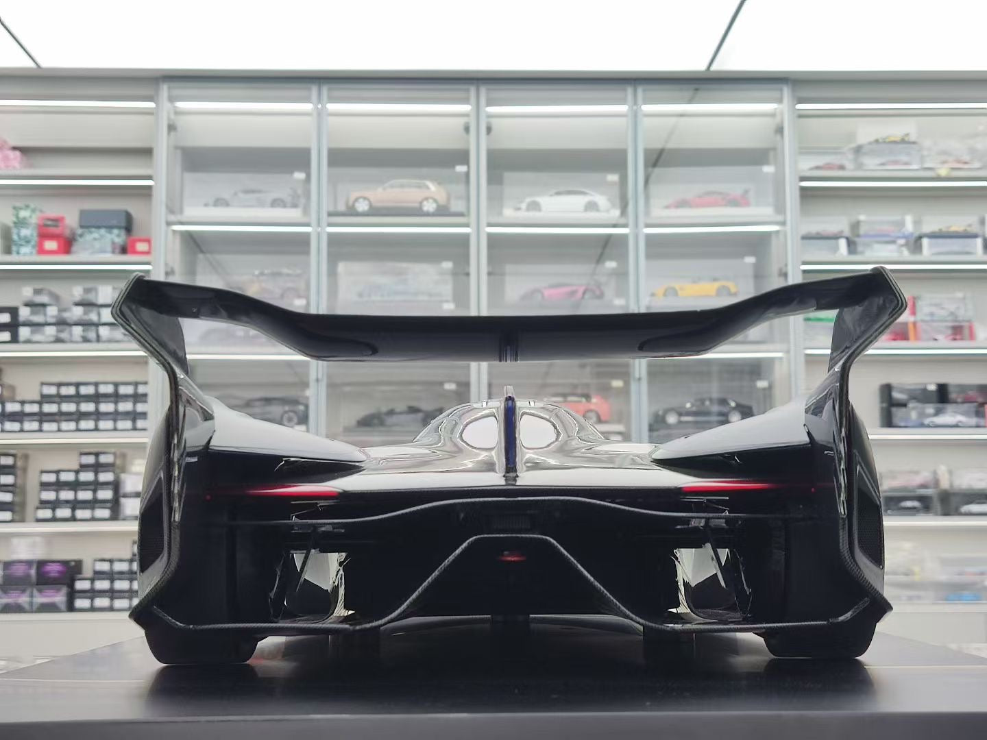 Amalgam 1/8 McLaren Ultimate Vision Gran Turismo - Signature Edition 24/91 DDJ059
