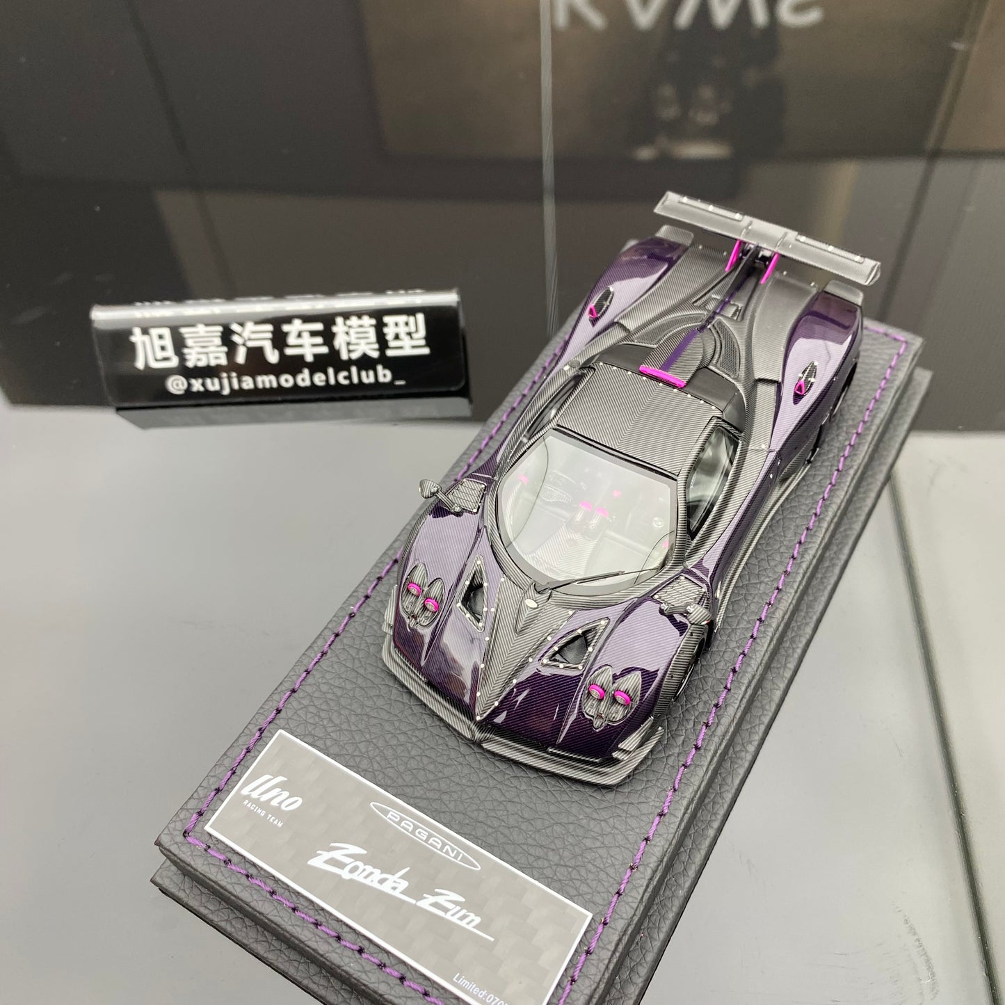 Adorno de coche PEAKO 1/43 Pagani Zonda Zun de edición limitada en carbono morado