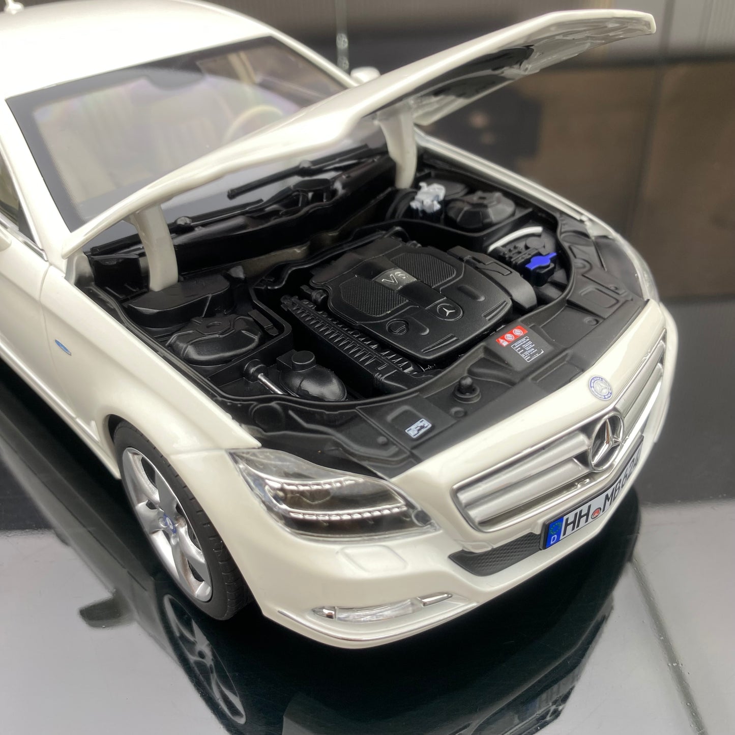 NOREV 1/18 Mercedes-Benz CLS Coupe 2011 Alloy Fully Open White Simulation Car Model Ornament