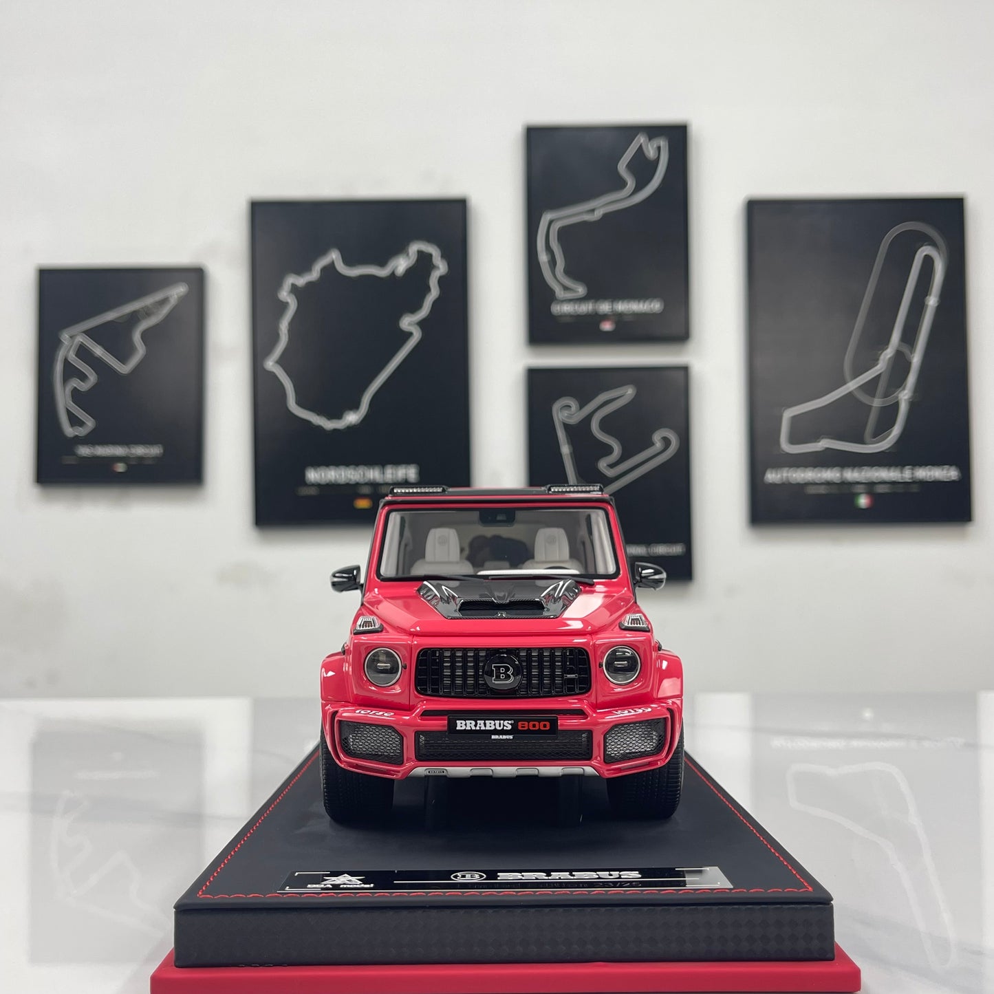 BBA Model 1/18 Brabus G800 "Lotso" (Strawberry Bear) BBA083