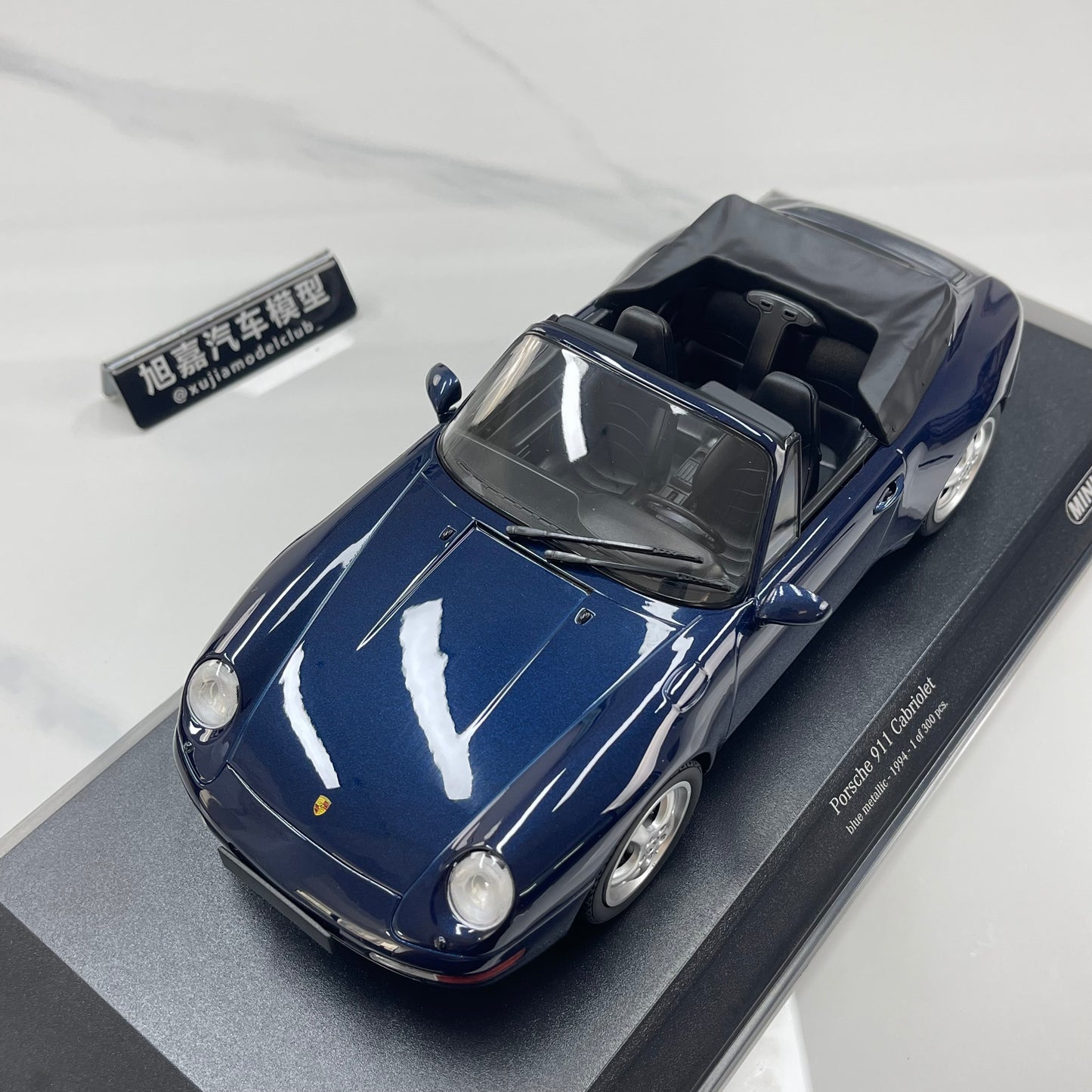 MINICHAMPS 1/18 Porsche 911 (993) Cabriolet, Metallic Blue (155061130)