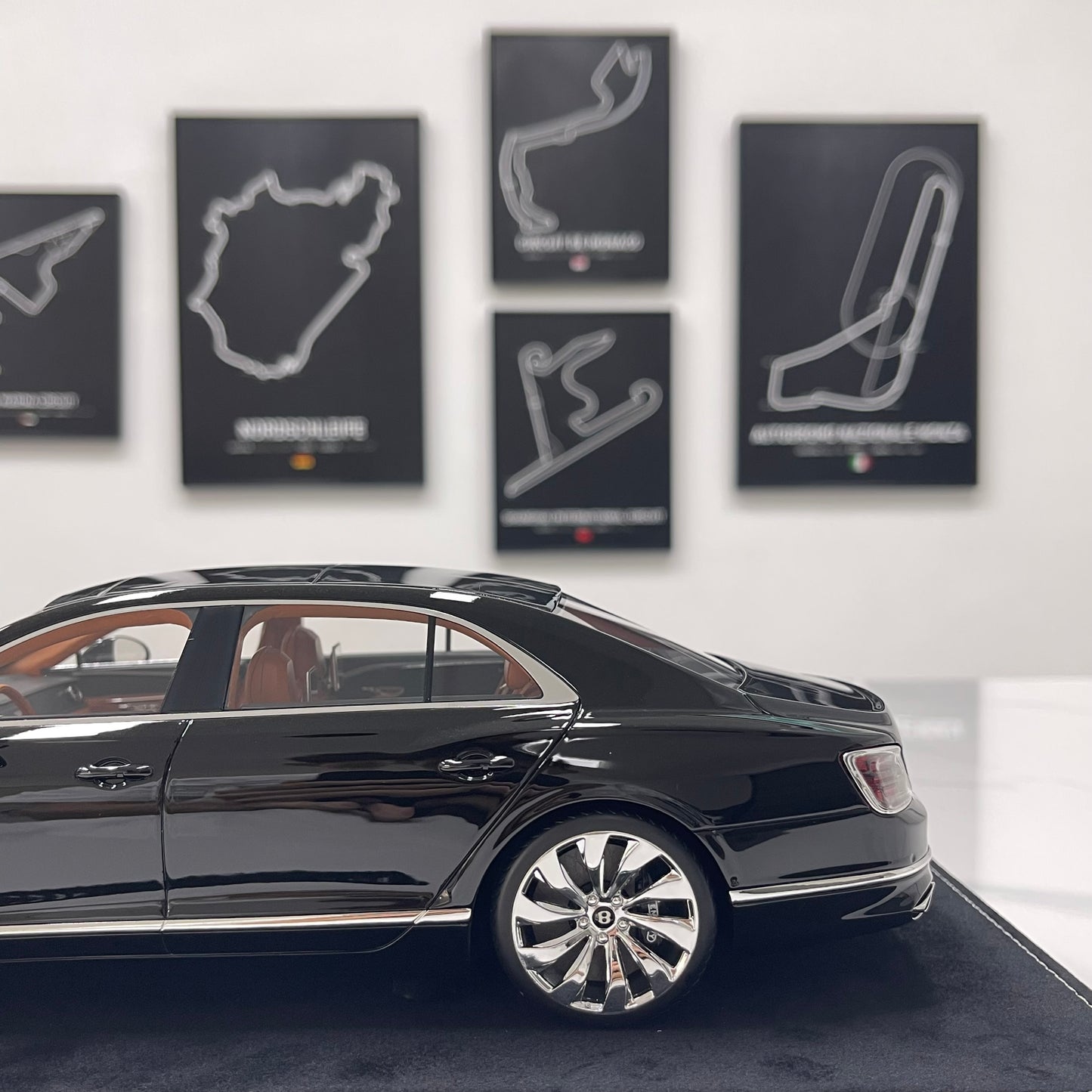 HH Model 1/18 Bentley Flying Spur Diamond Black Limited Edition Model Car