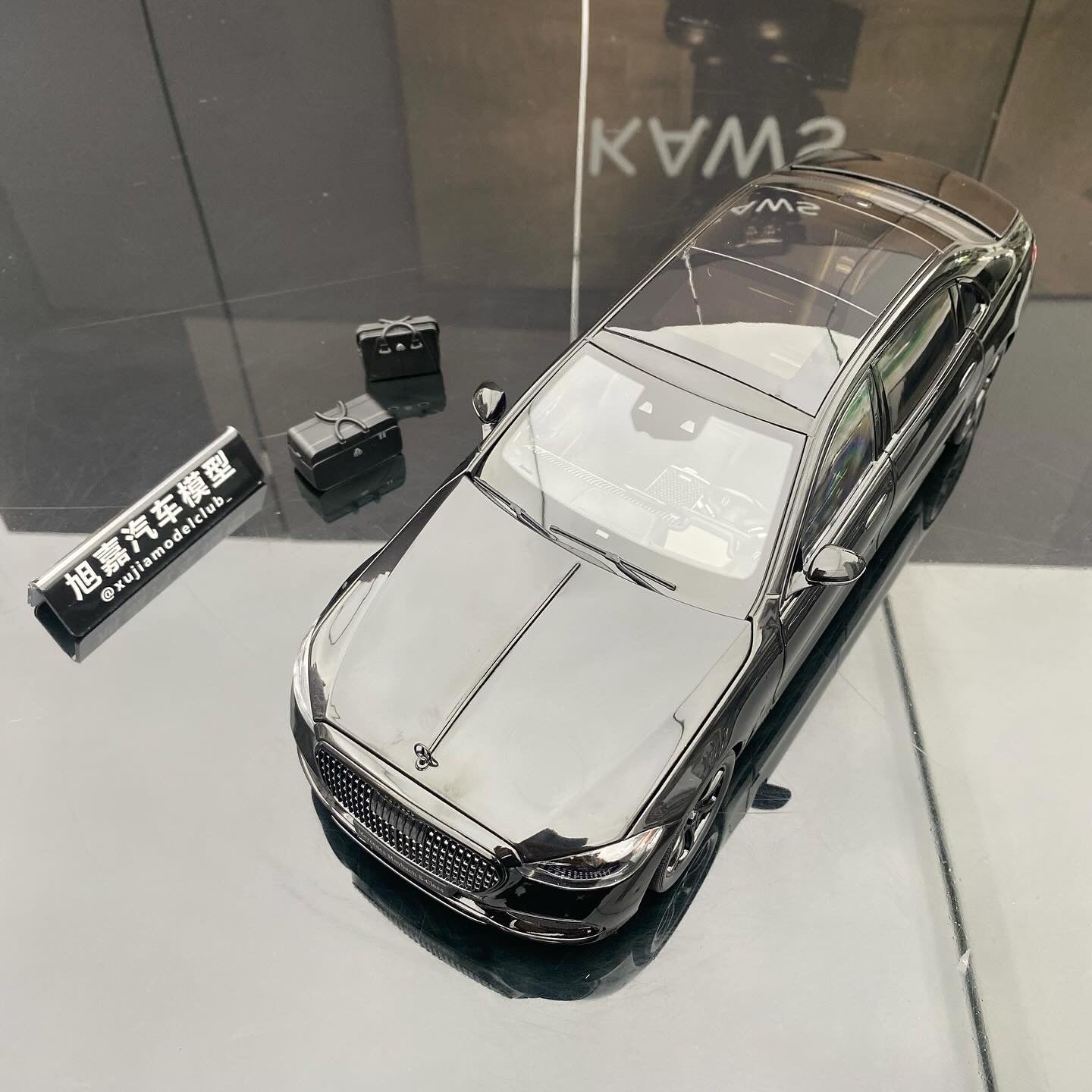 Almost Real 1/18 Mercedes-Benz Maybach S-Class Black Alloy Fully Open Simulation Car Model Ornament