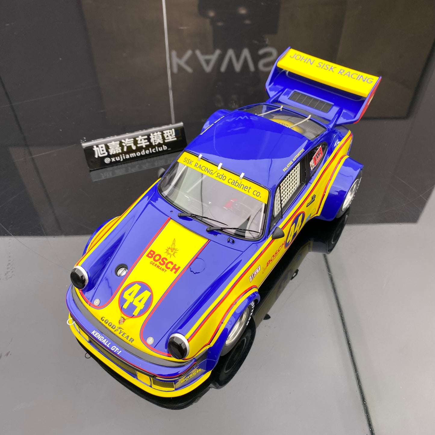 TOPSPEED 1/18 Porsche 934.5 blue and yellow painting simulation car model collection ornaments