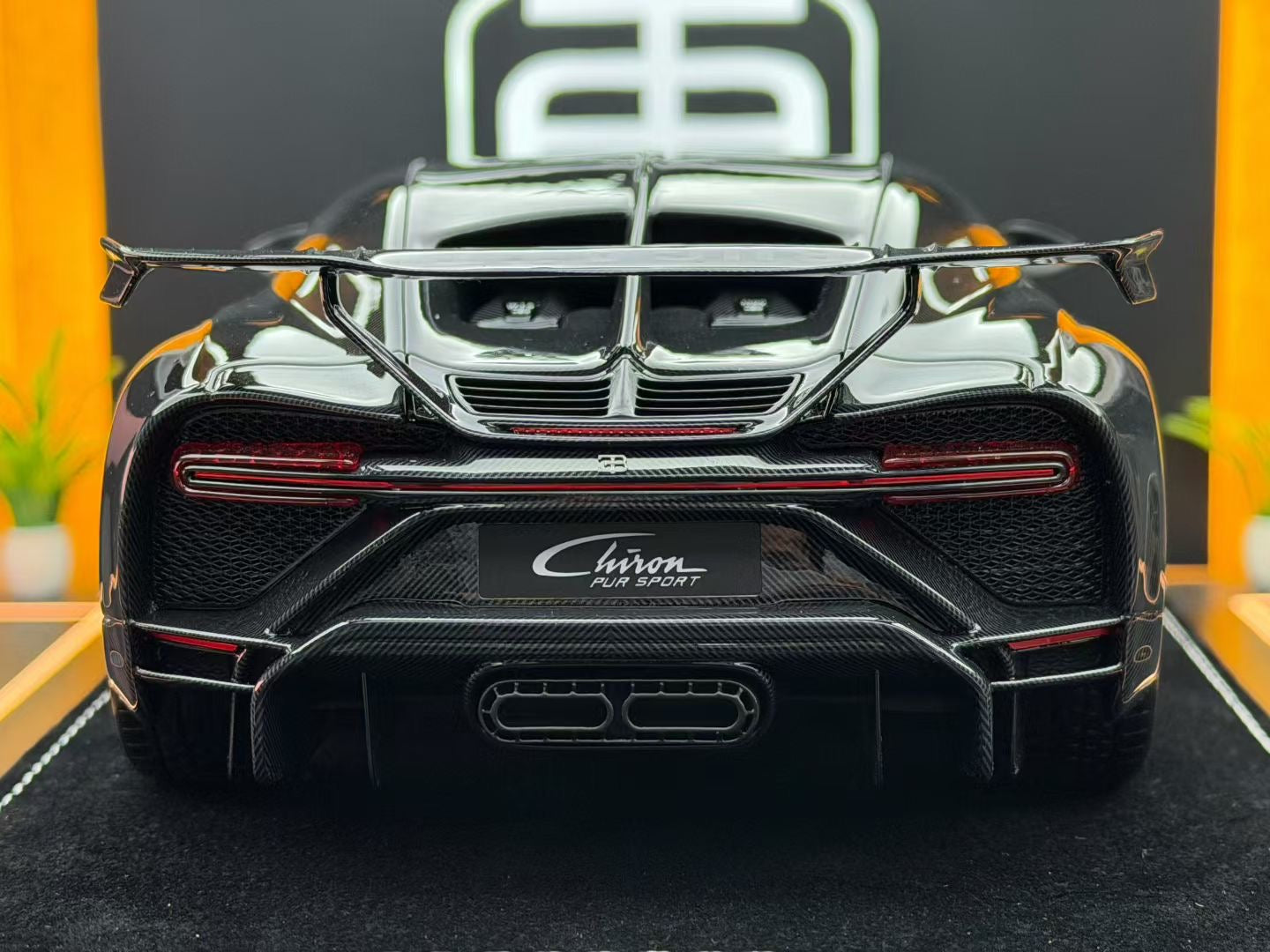 HH 1:18 Bugatti Chiron pur Sport 10/30 DDJ025