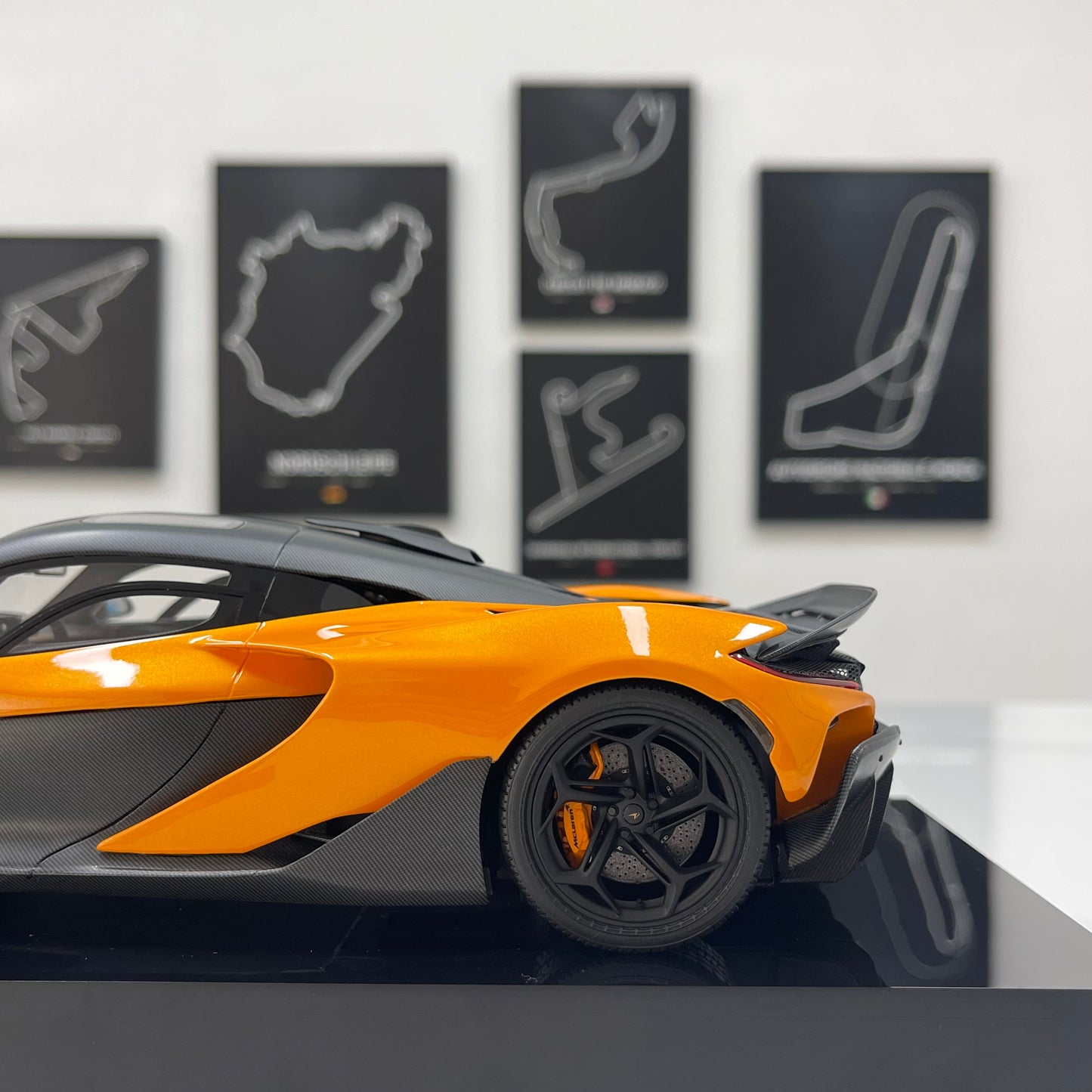 Amalgam 1:18 McLaren W1 (Orange) M6350-SC1
