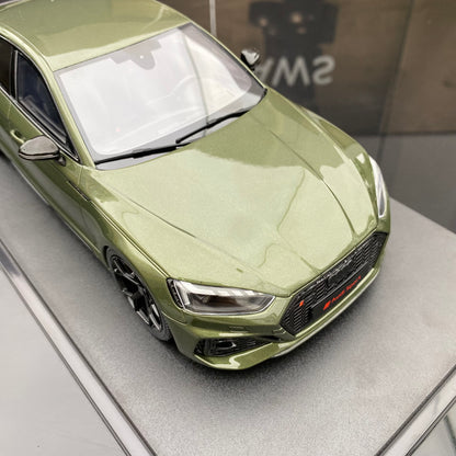Adornos de simulación de coche verde Audi RS 5 COMPETITIONE a escala 1/18 GT Spirit