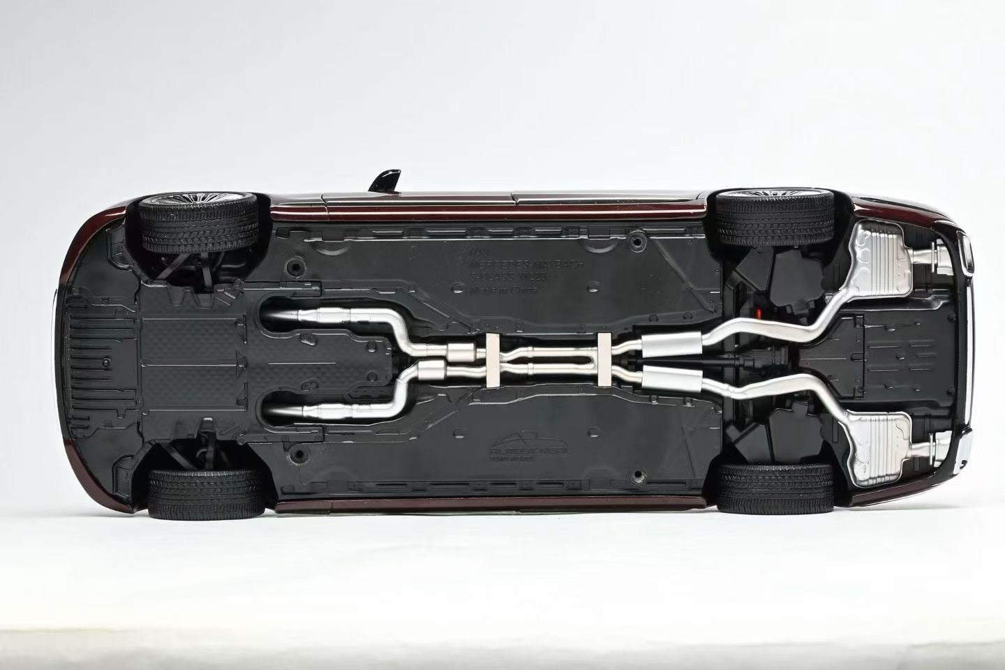 AR 1/18 Mercedes-Maybach S-Class Two-Tone Alloy Fully Openwork Car Model