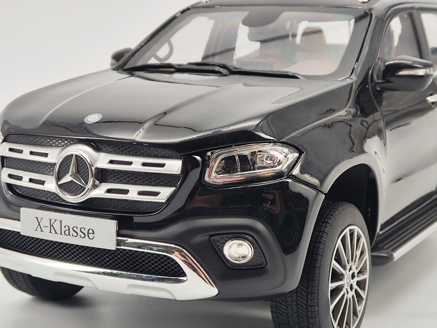 ZP 1/18 Mercedes-Benz X-Class black alloy simulation model car BENZ021-1