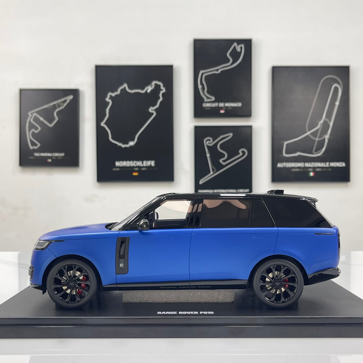 GT Spirit 1/18 Land Rover Range Rover P615 SV Blue GT540