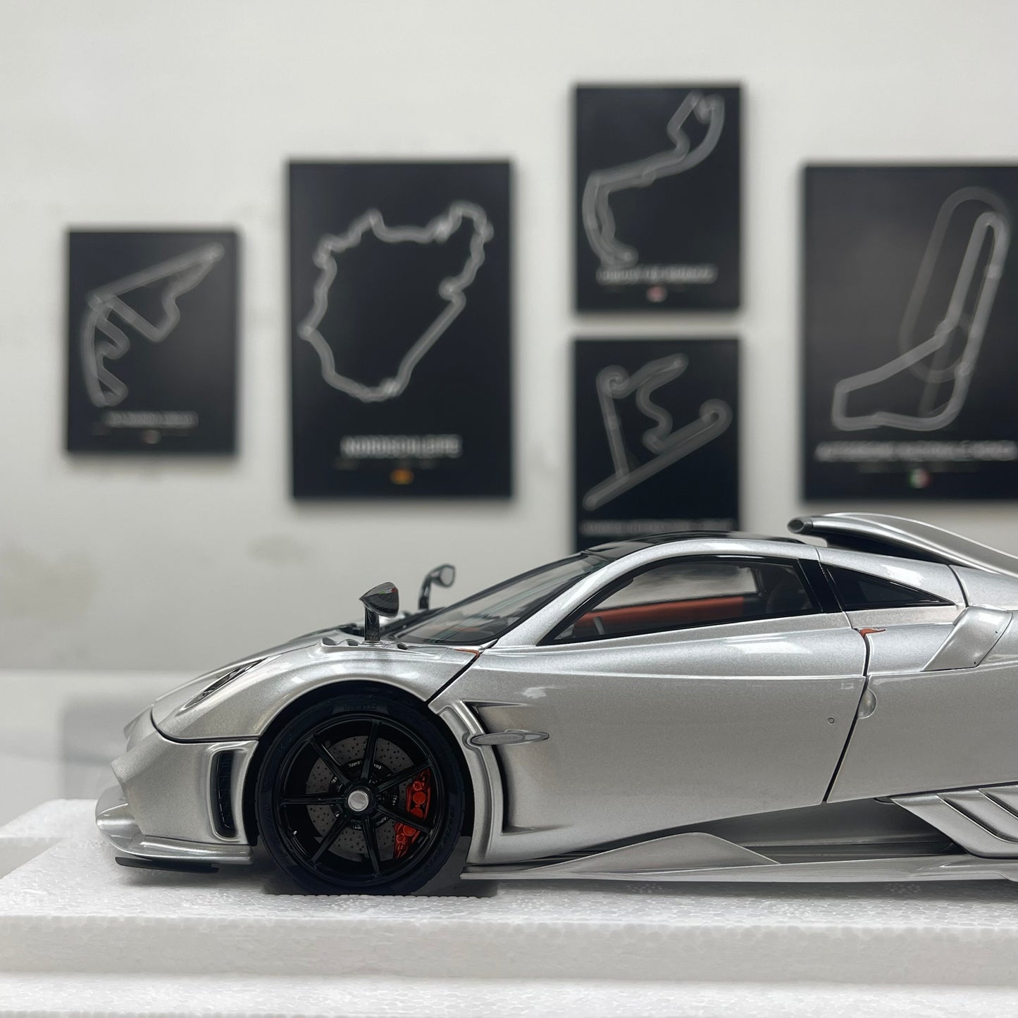 LCD 1/18 Pagani Imola Silver LCD125