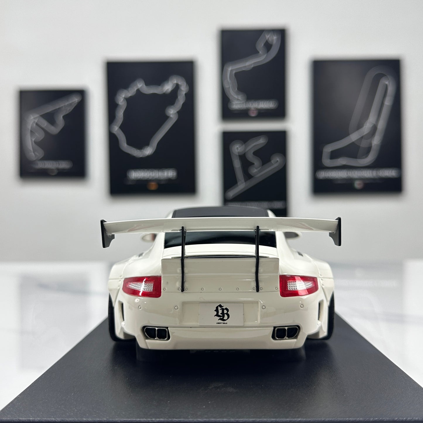 GT Spirit 1/18 Porsche LB-WORKS 997 TURBO White GT958