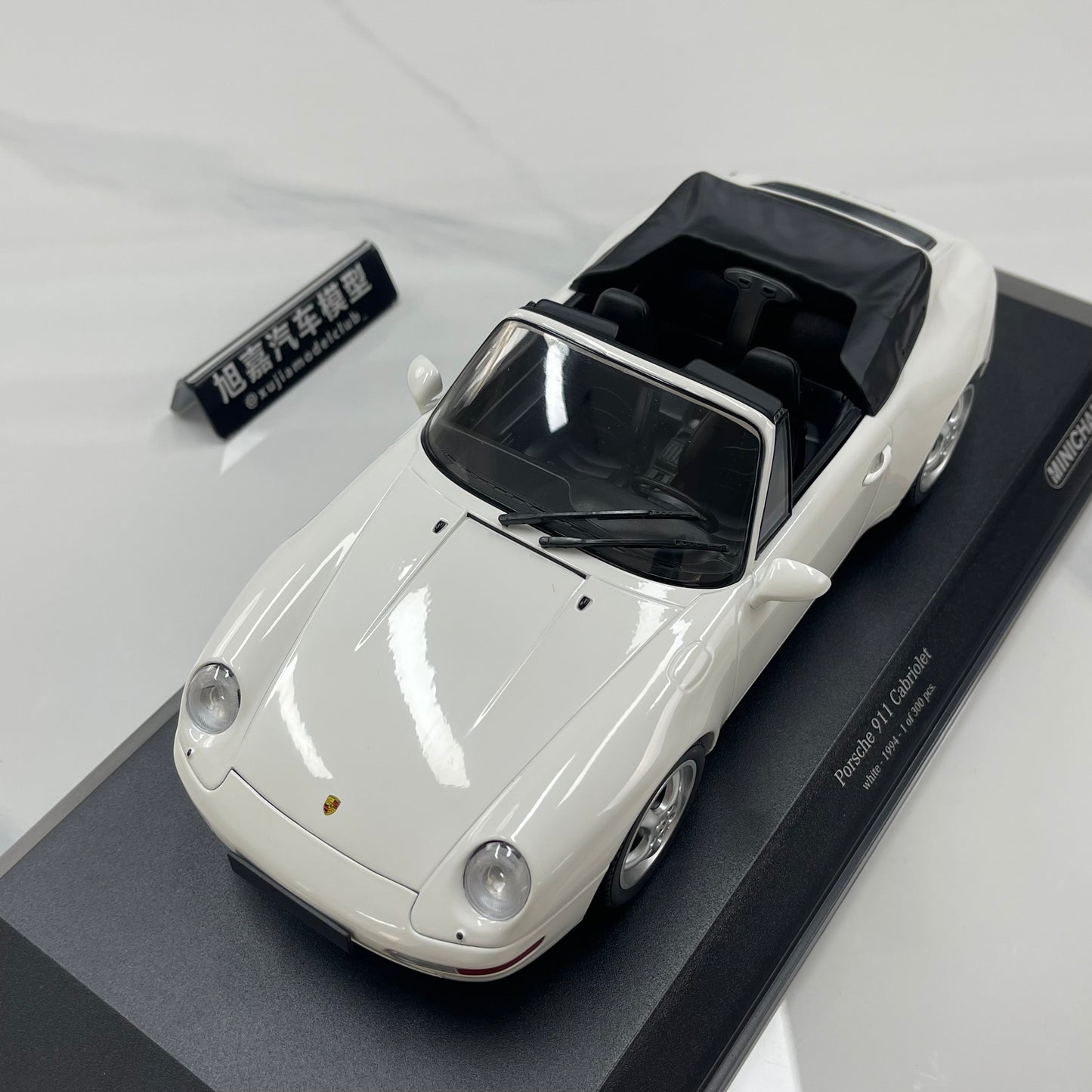 MINICHAMPS 1/18 Porsche 911 (993) Cabriolet White 155061131
