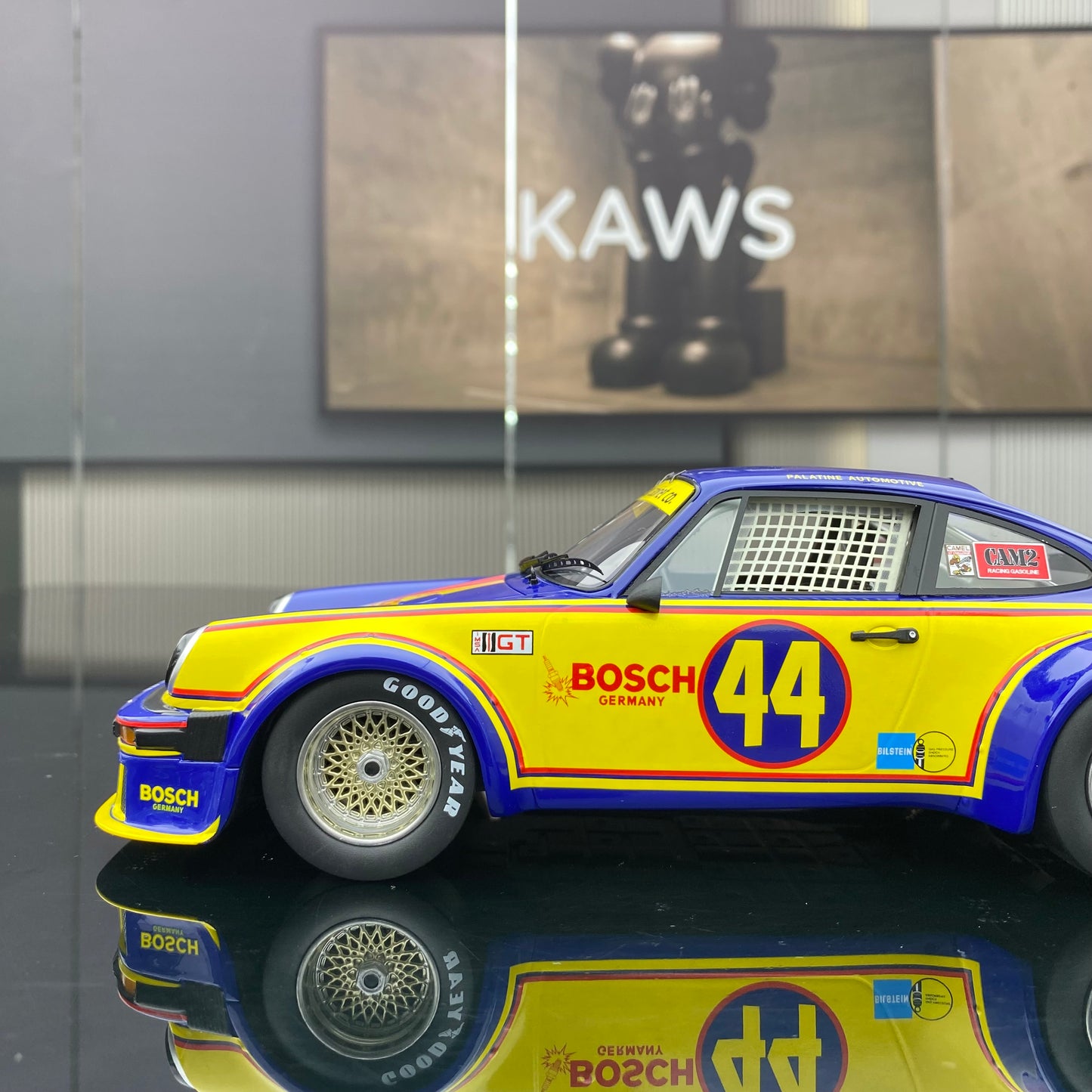 TOPSPEED 1/18 Porsche 934.5 blue and yellow painting simulation car model collection ornaments