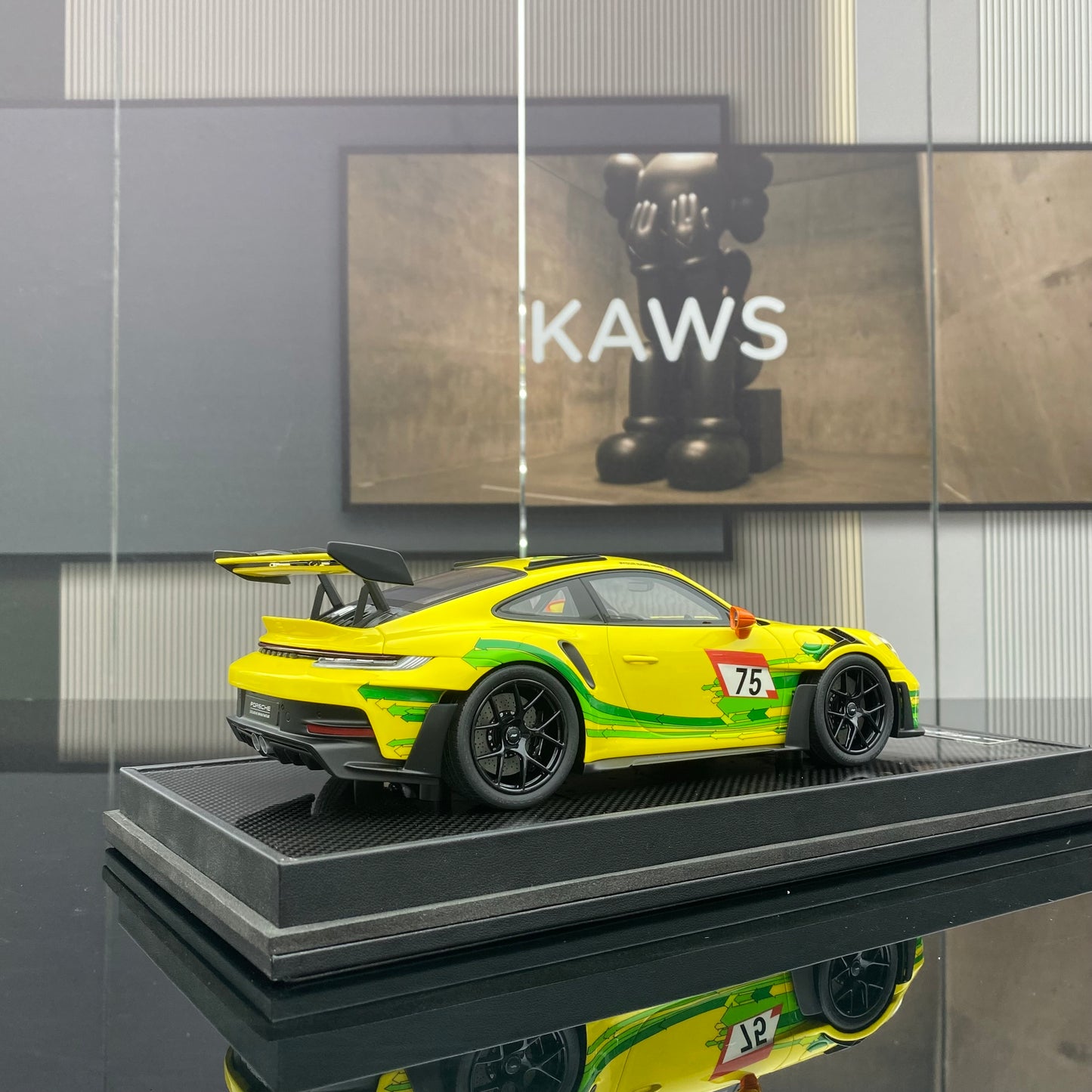 TP 1/18 Porsche 992 GT3 RS (Weissach Package) Glorora painting simulation car model