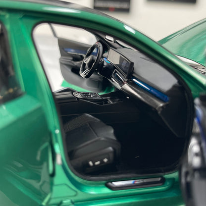 MINICHAMPS 1/18 BMW M5 2024 Metallic Green 110023800