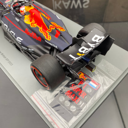 SPARK 1/18 Oracle F1 Team RB19 2023 British Grand Prix Victory No. 1 Verstappen Red Bull Limited Edition Simulation Car Model